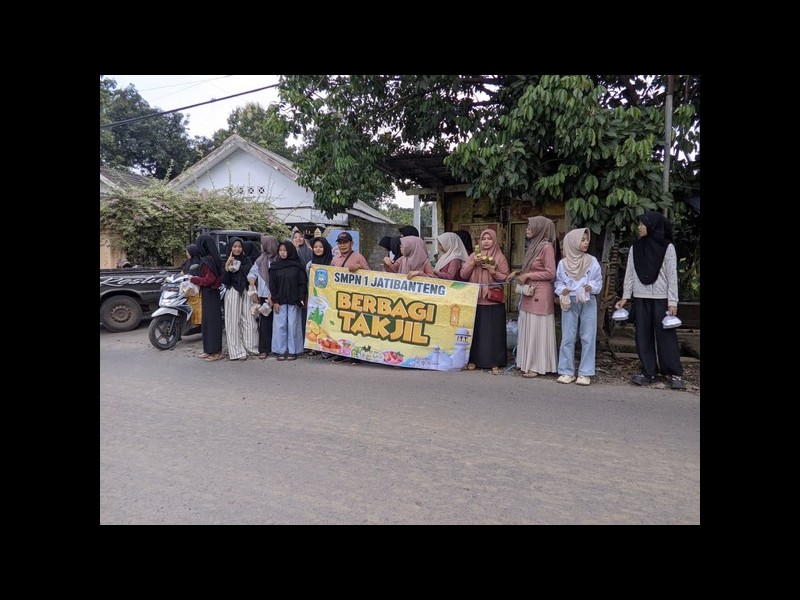 Pembagian Takjil SMPN 1 Jatibanteng